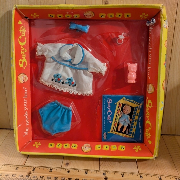 Suzy Cute Doll Outfit Set with Accessories Sealed 1964 Topper Toys - Picture 2 of 12